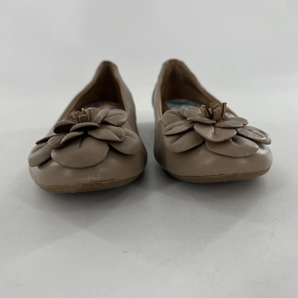 Born Concepts BOC Ballet Flats Womens 7 M Leather Nude‎ Beige Tan 3D Flower